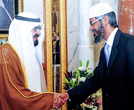 Dr Zakir Naik being welcomed by the Former Custodian of the Two Holy Mosques